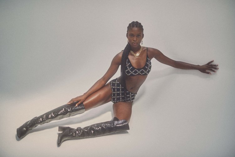 jennifer cole feet 6