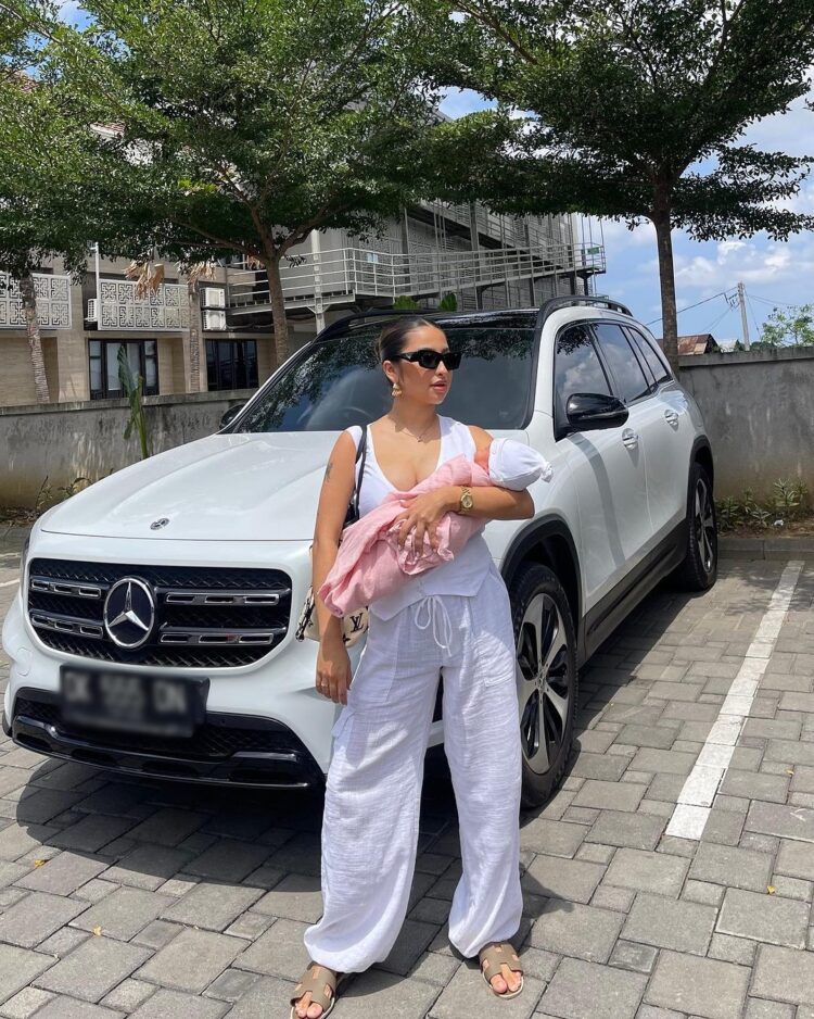 jennifer coppen feet 4