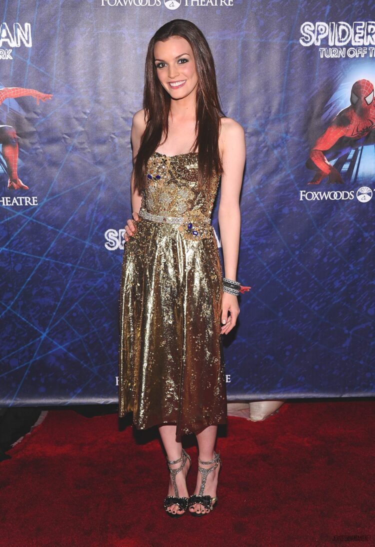 jennifer damiano feet 3