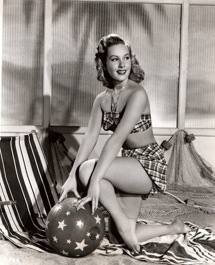 jennifer edwards feet 6