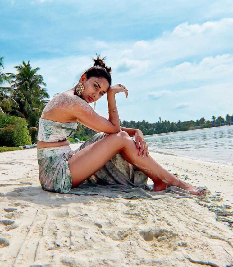 jennifer erica feet 3