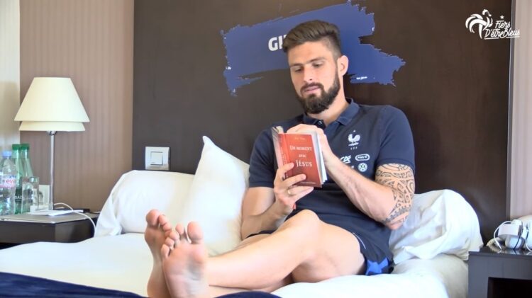 jennifer giroud feet 5