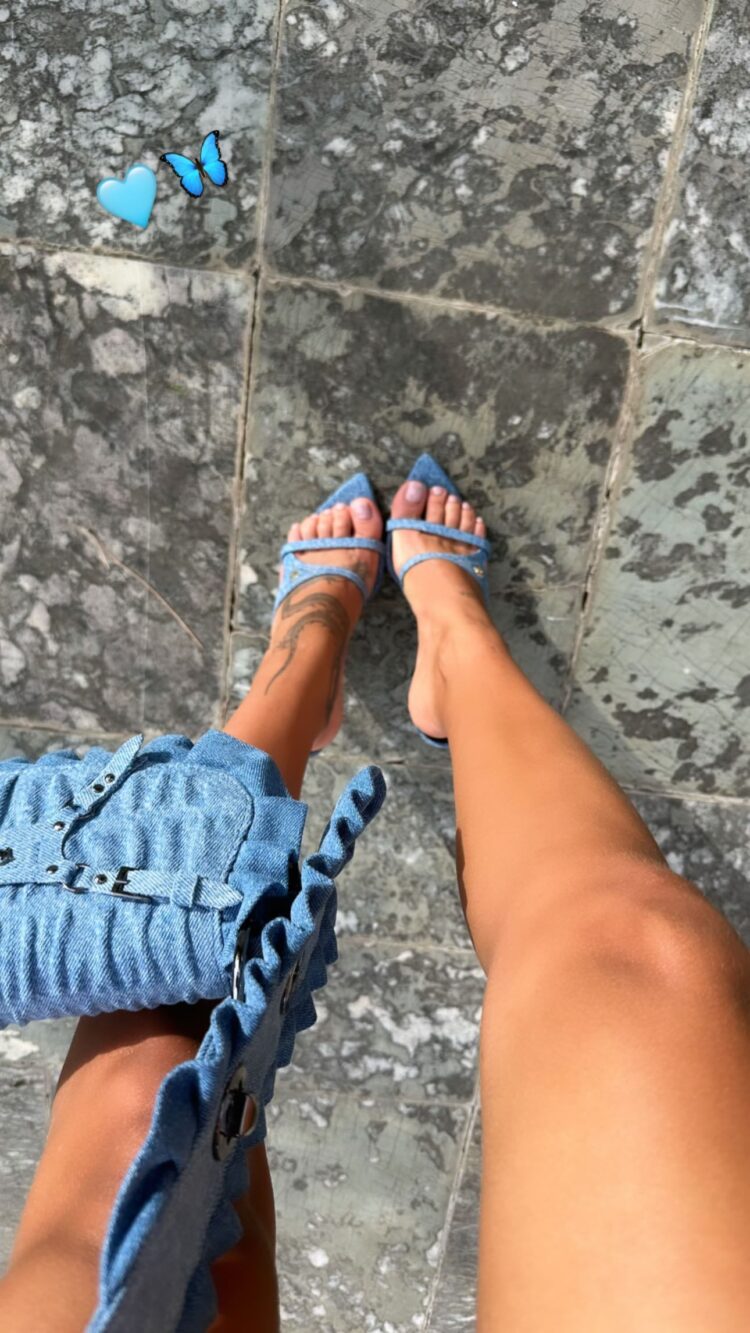 jennifer goicoechea feet