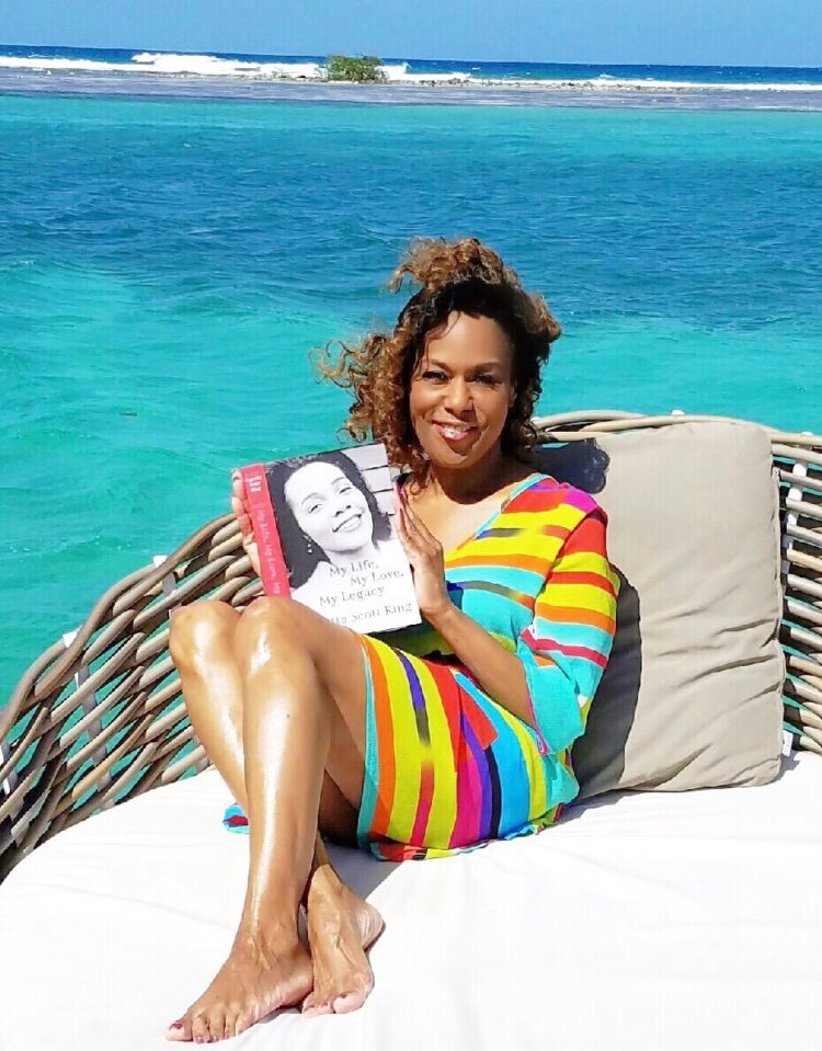 jennifer holliday feet