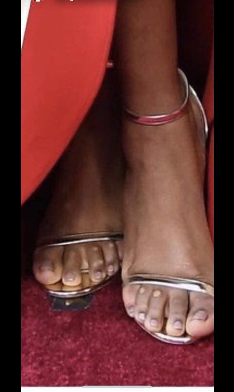 Jennifer Hudson Feet(01)