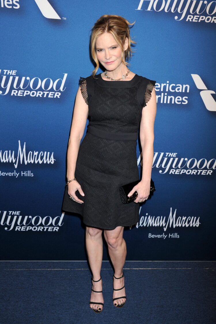 jennifer jason leigh feet 5 scaled