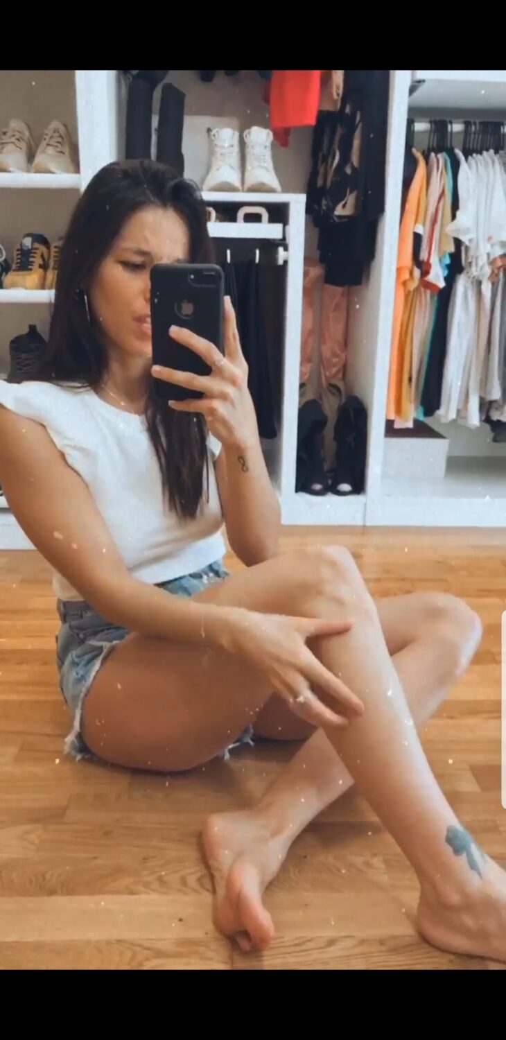 jennifer lara feet 1