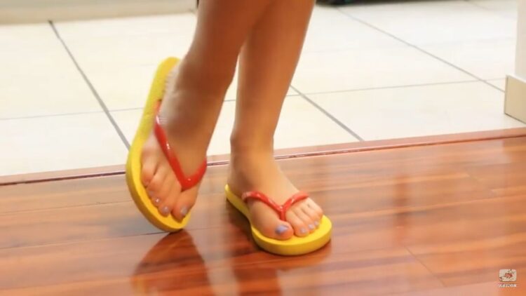 jennifer lorenzo feet 2