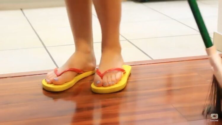 jennifer lorenzo feet 4