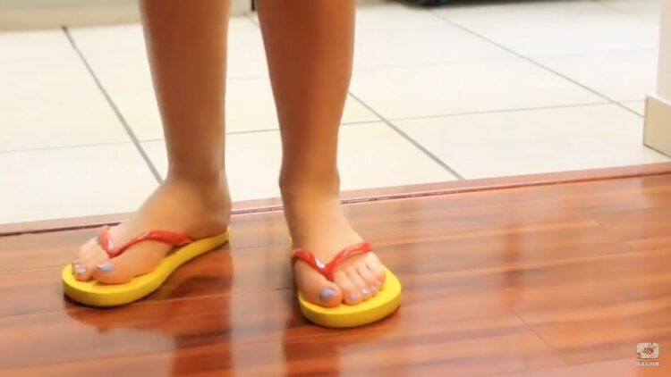 jennifer lorenzo feet 5