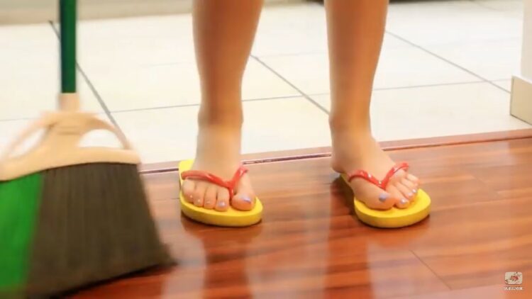 jennifer lorenzo feet 6