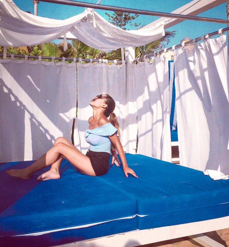 jennifer martin feet 6