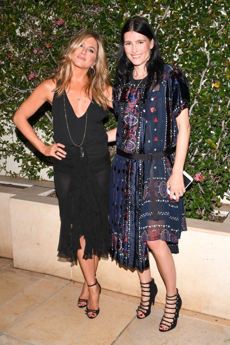 jennifer mowan feet 2