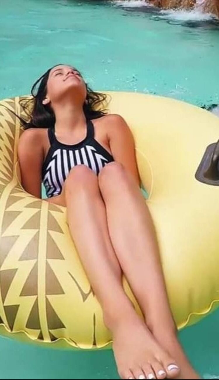 jennifer ortega feet 3