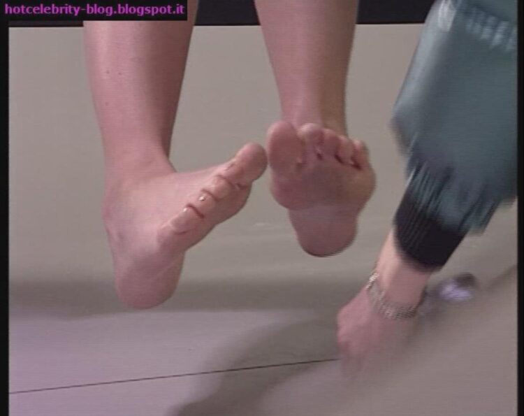 jennifer paige feet 5