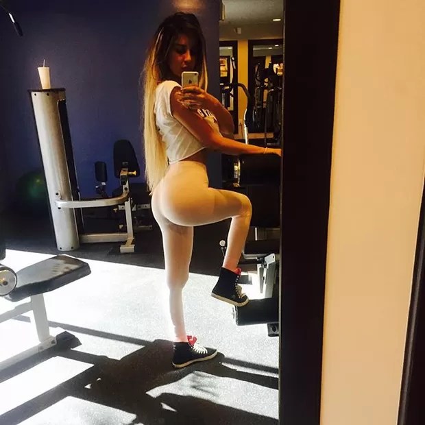 jennifer pamplona feet 5