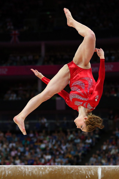 jennifer pinches feet