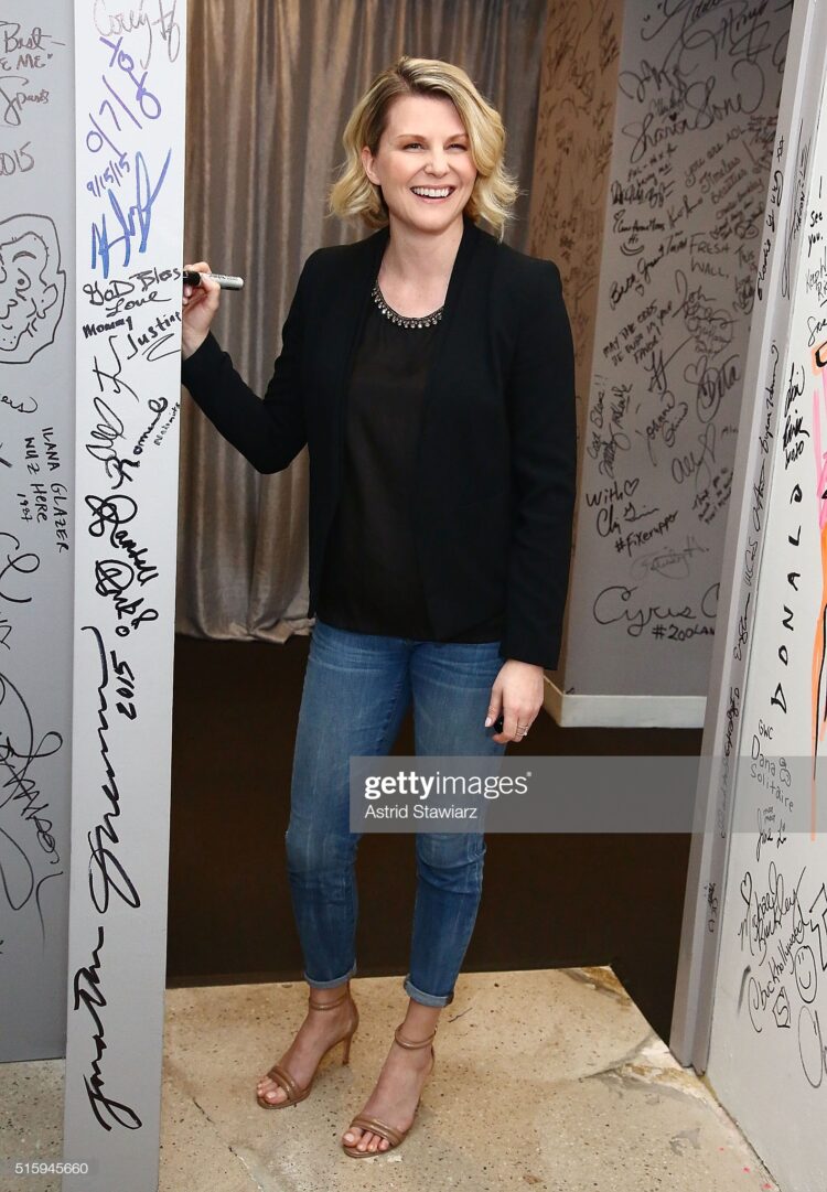 jennifer robertson feet 2