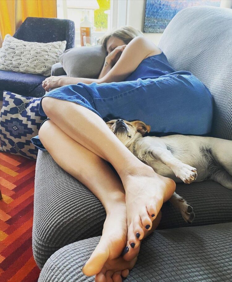 jennifer robertson feet