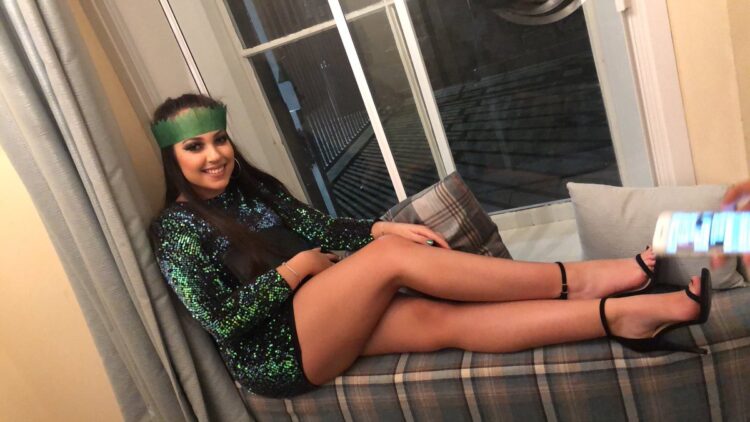 jennifer syme feet 1