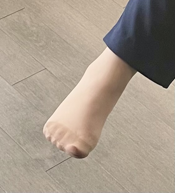 jennifer valentyne feet 3