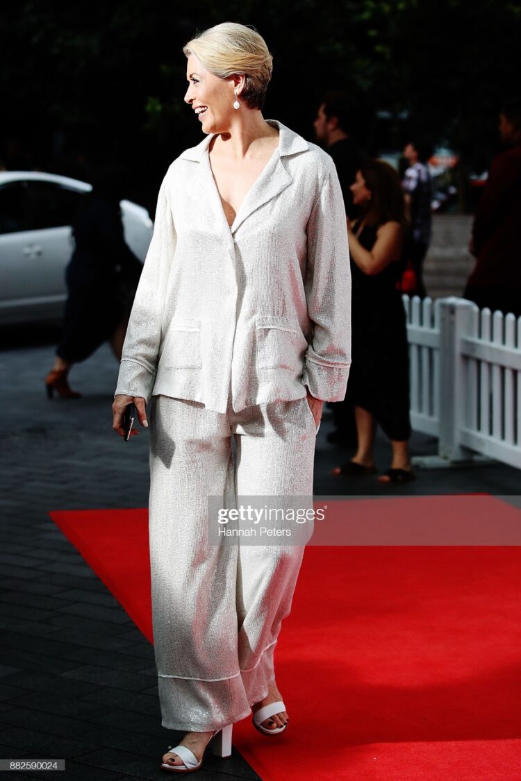 jennifer ward lealand feet 1