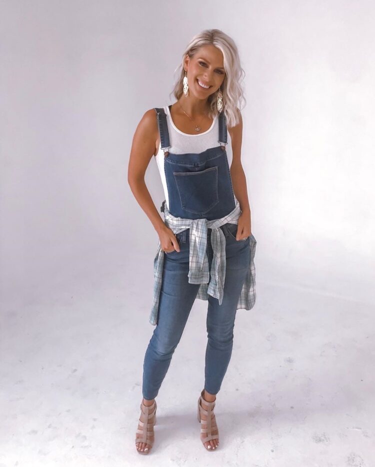 jennifer wayne feet 5