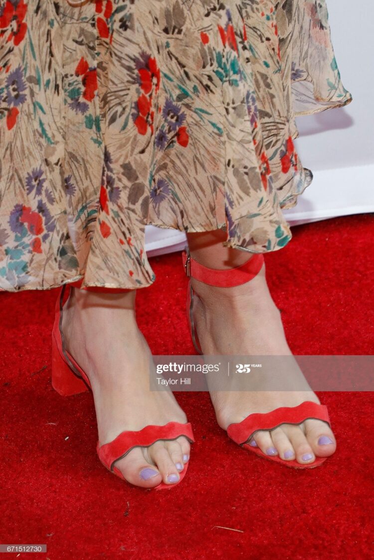 jenny slate feet 3