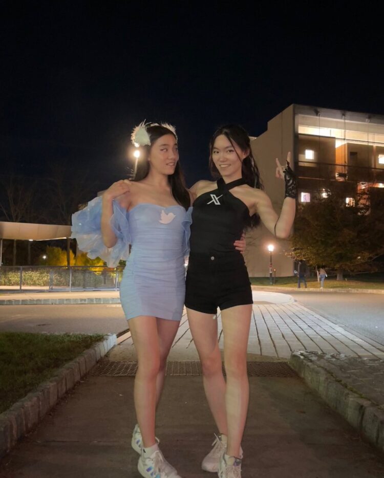 jenstine chrissy feet 4