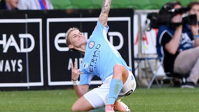 jess fishlock feet 4