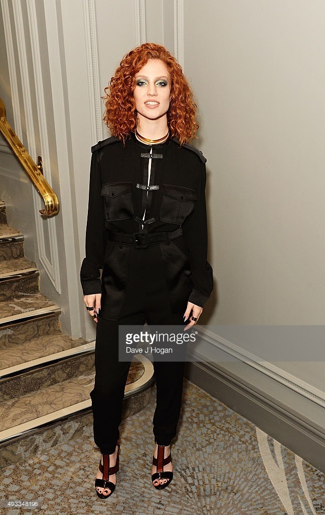 jess glynne feet 3