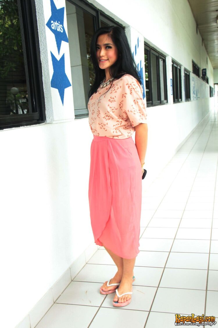 jessica iskandar feet 2