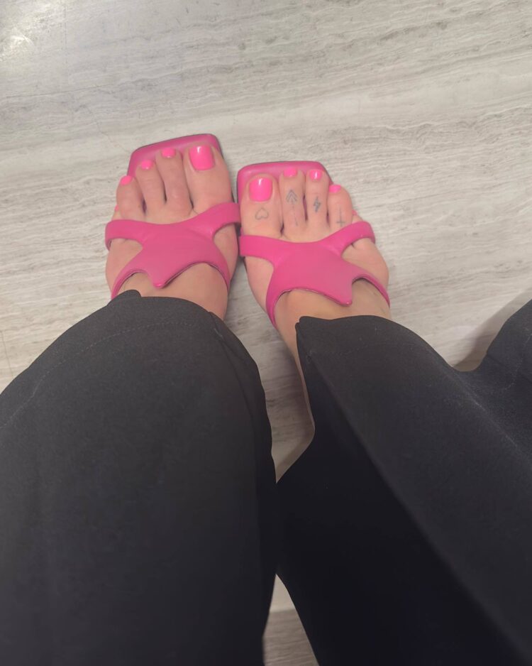 jessica neumann feet 5