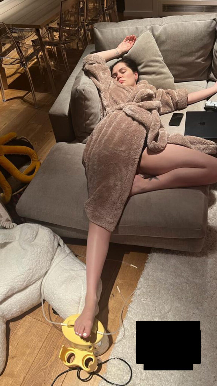 jessie bluegrey feet 5