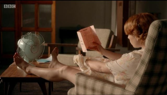 jessie buckley feet 3