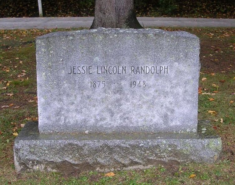 jessie lincoln feet 3