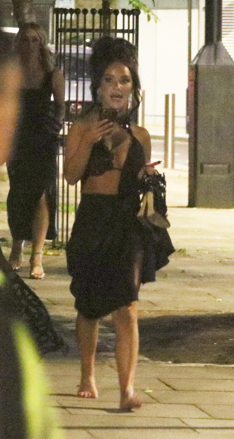 jessie wallace feet 3