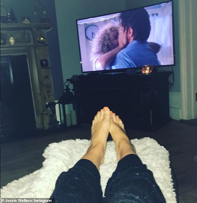 jessie wallace feet 4