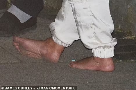 jessie wallace feet 5