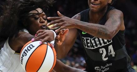 jewell loyd feet 6