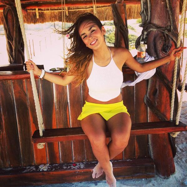 jhendelyn nunez feet 6