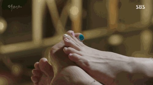 ji moon feet 1