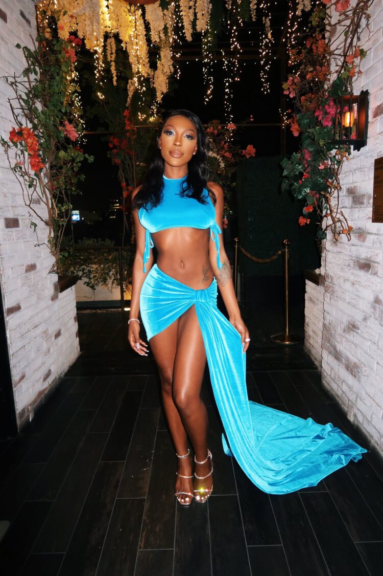 jicyra johnson feet 4