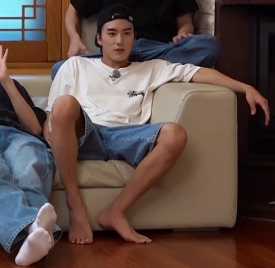 jin jae young feet 5