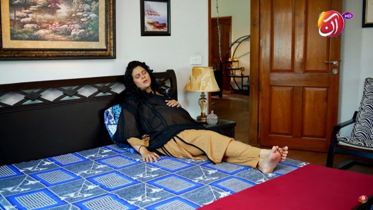 jinaan hussain feet 2