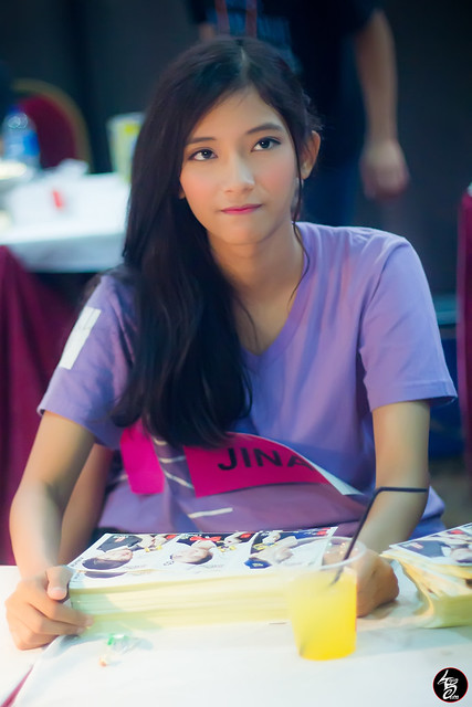 jinan safa safira feet 6