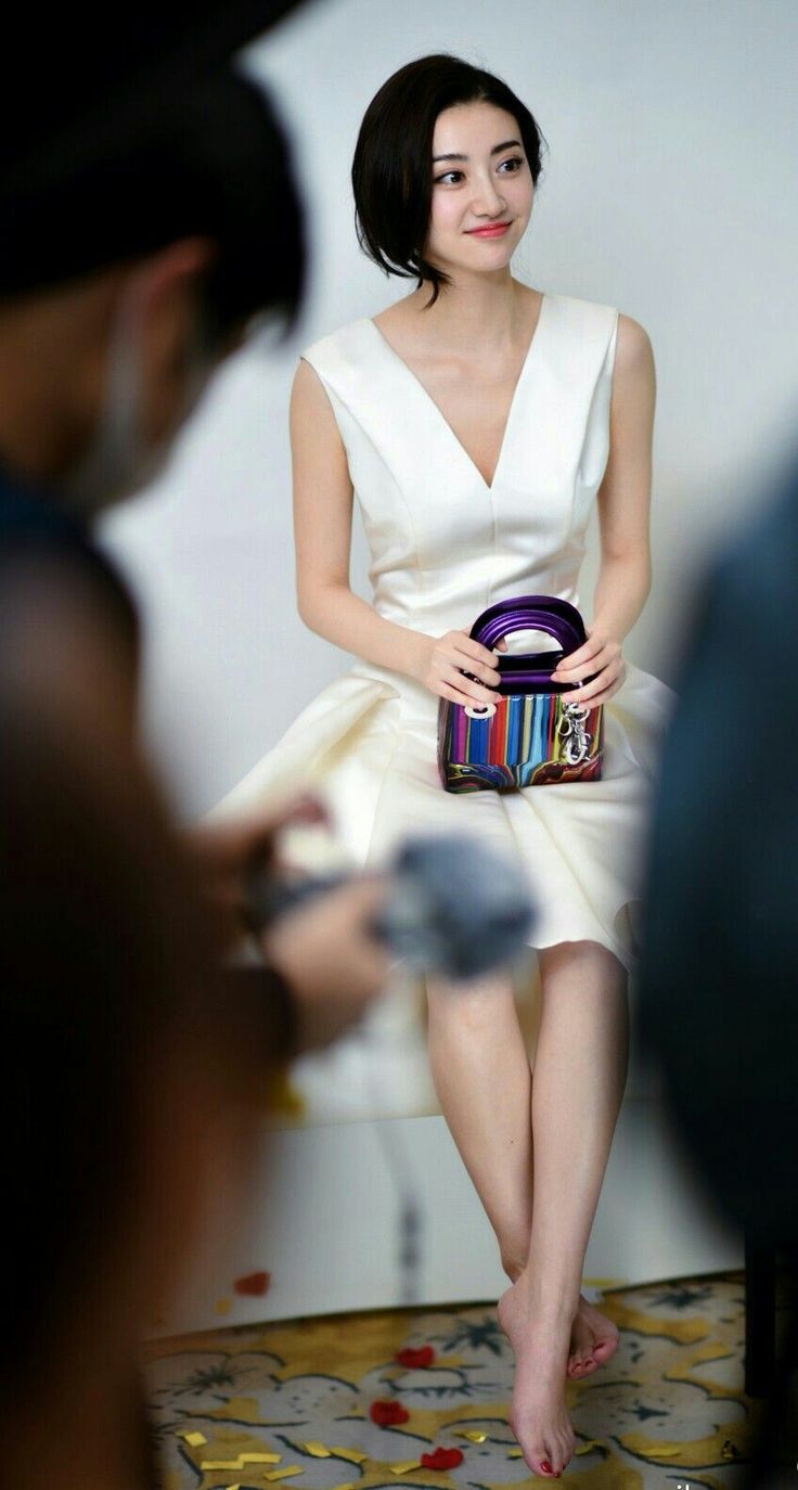 jing tian feet 4