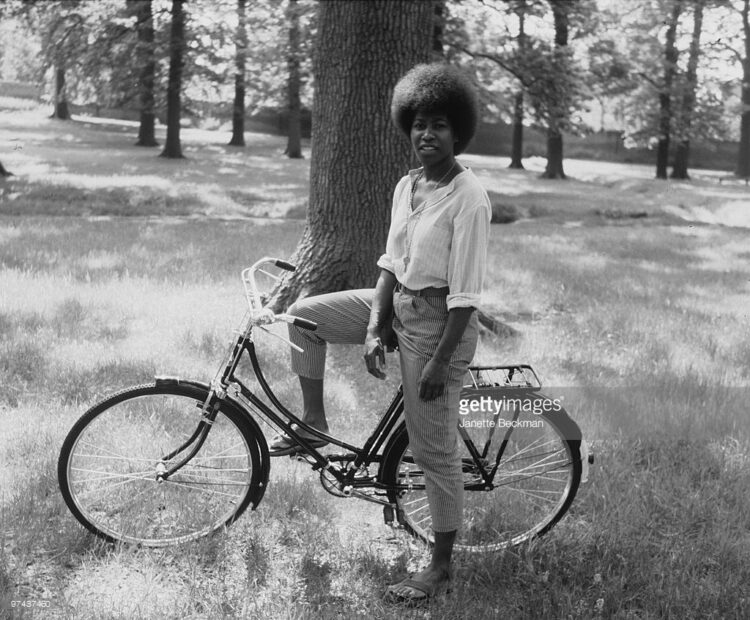 joan armatrading feet 4