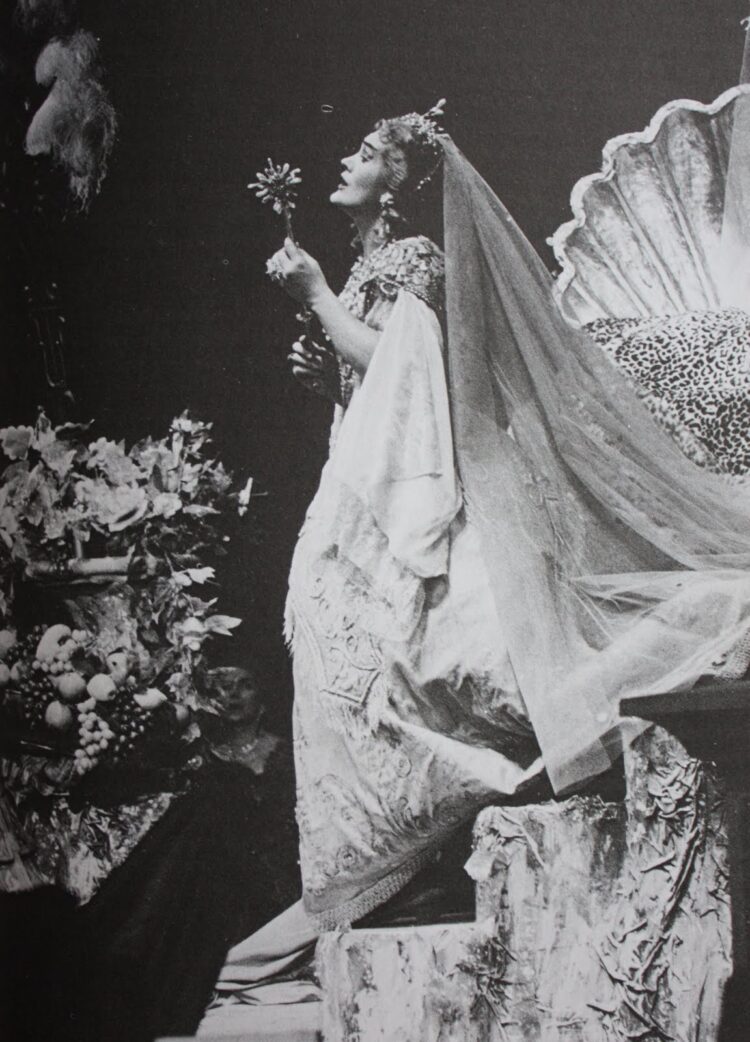 joan sutherland feet 3