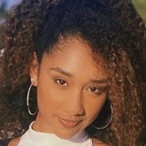 joaneily valentin feet 2